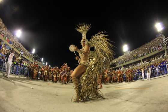 Tout sur les éléments du Carnaval comme les écoles de samba, le Roi et la Reine du Carnaval, les porte-drapeaux et leurs escortes, les chansons samba, les percussionnistes, et bien plus encore.