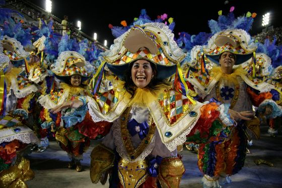 Les répétitions techniques pour le Carnaval sont le meilleur moyen d'apprendre la chanson samba, de renconter des gens, et d'essayer des costumes.