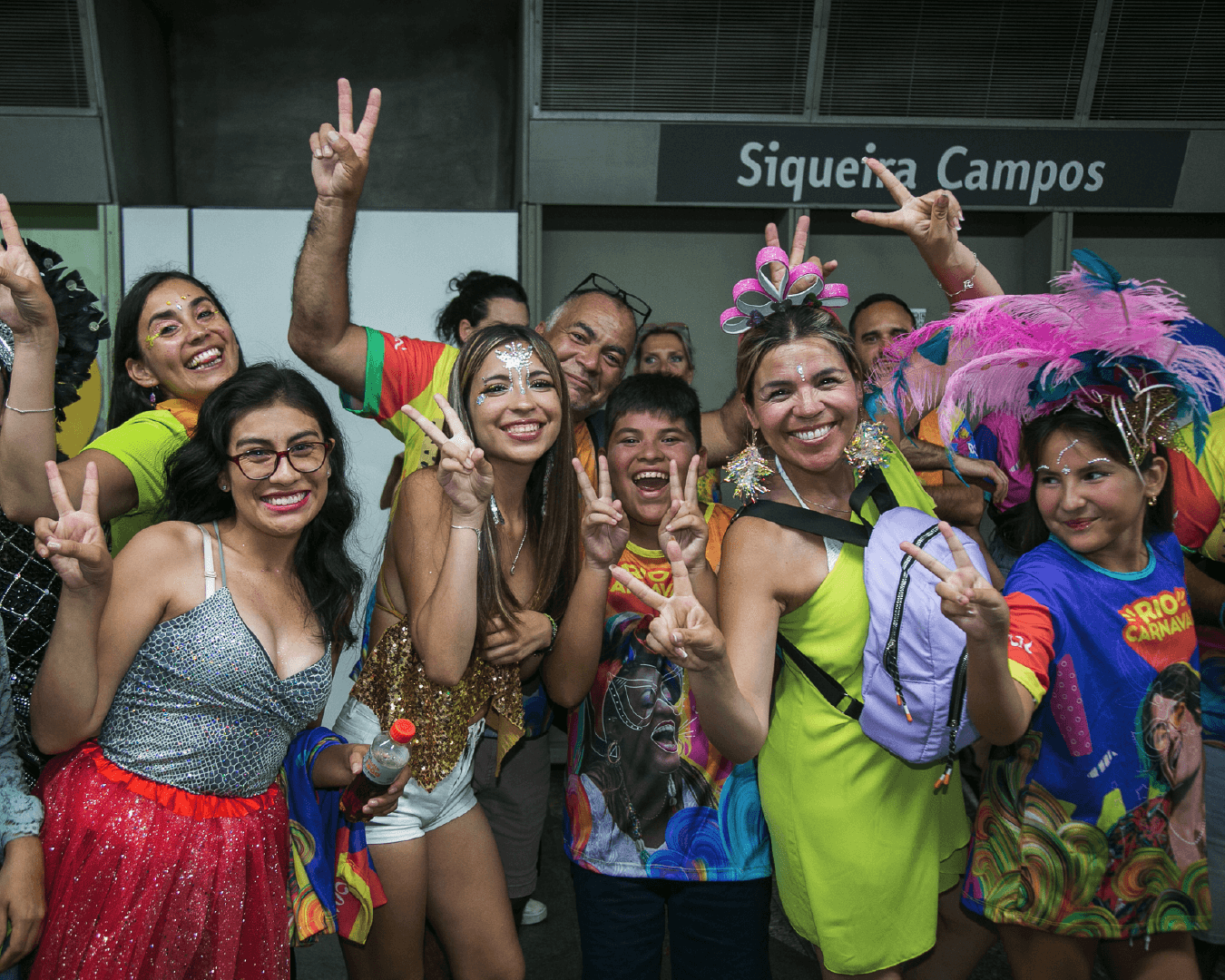 Clientes no metrô, prontos para o desfile