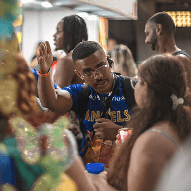 Bookers Angels Asistiendo a Clientes en el Sambódromo
