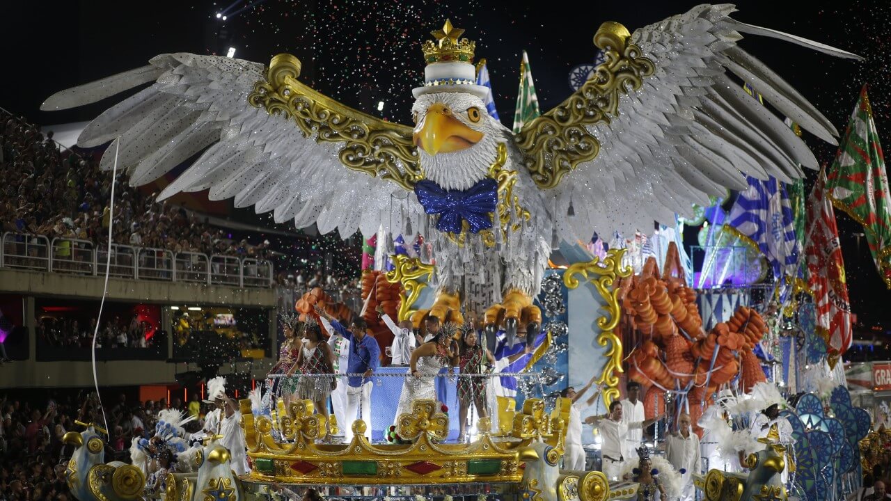 Rio De Janeiro, Brazil. 19th Feb, 2023. Problem in the coupling of the GRES  Unidos de Bangu float during the Serio Ouro Samba School Parade at the Rio  Carnival, held at the