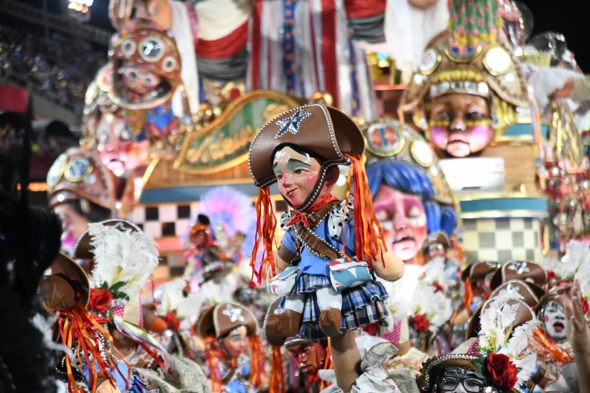 Rio De Janeiro, Brazil. 19th Feb, 2023. Wenny Isa, queen of the drums of  GRES Unidos de Bangu during the Serio Ouro Samba Schools Parade of Rio  Carnival, held at the Marques