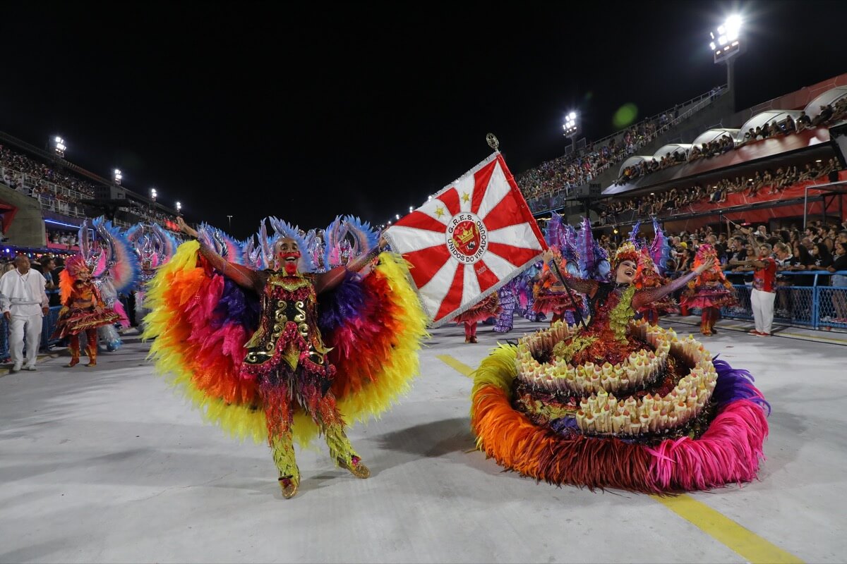 Viradouro Samba School's couple headmaster and flag holder participating in the carnival of Rio