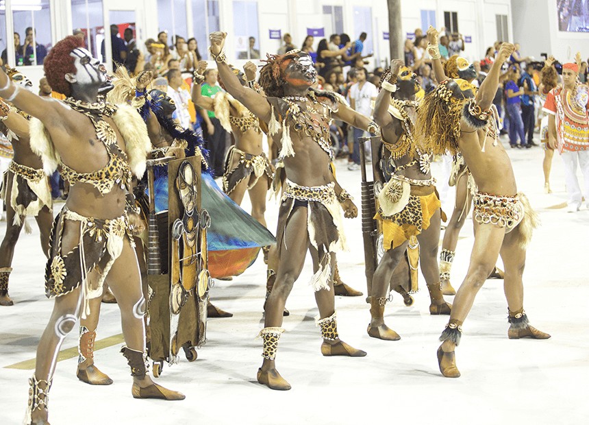 comissão de frente desfilando no carnaval do Rio de Janeiro