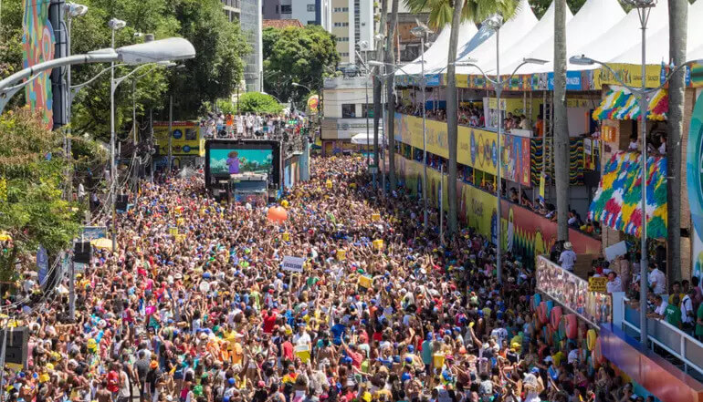 The Contagious Salvador Carnival and the Difference for the Rio's