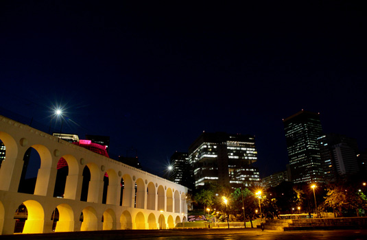 Arcos da Lapa at night