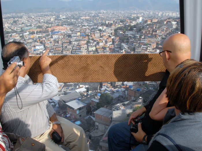 Complexo do Alemao - Tourist at  Telepheric